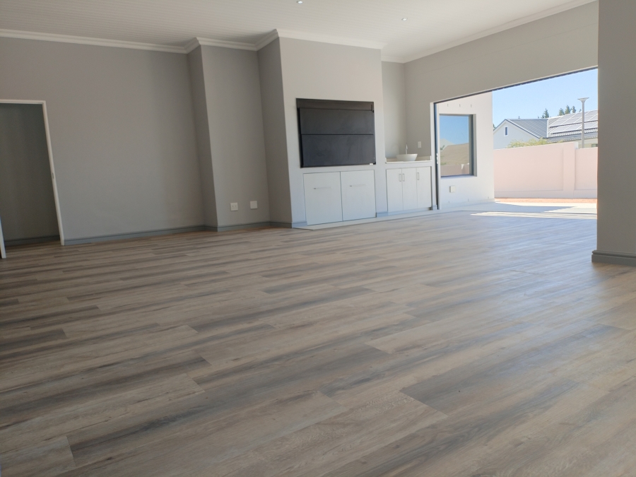 4 Bedroom Property for Sale in Tafelzicht Western Cape